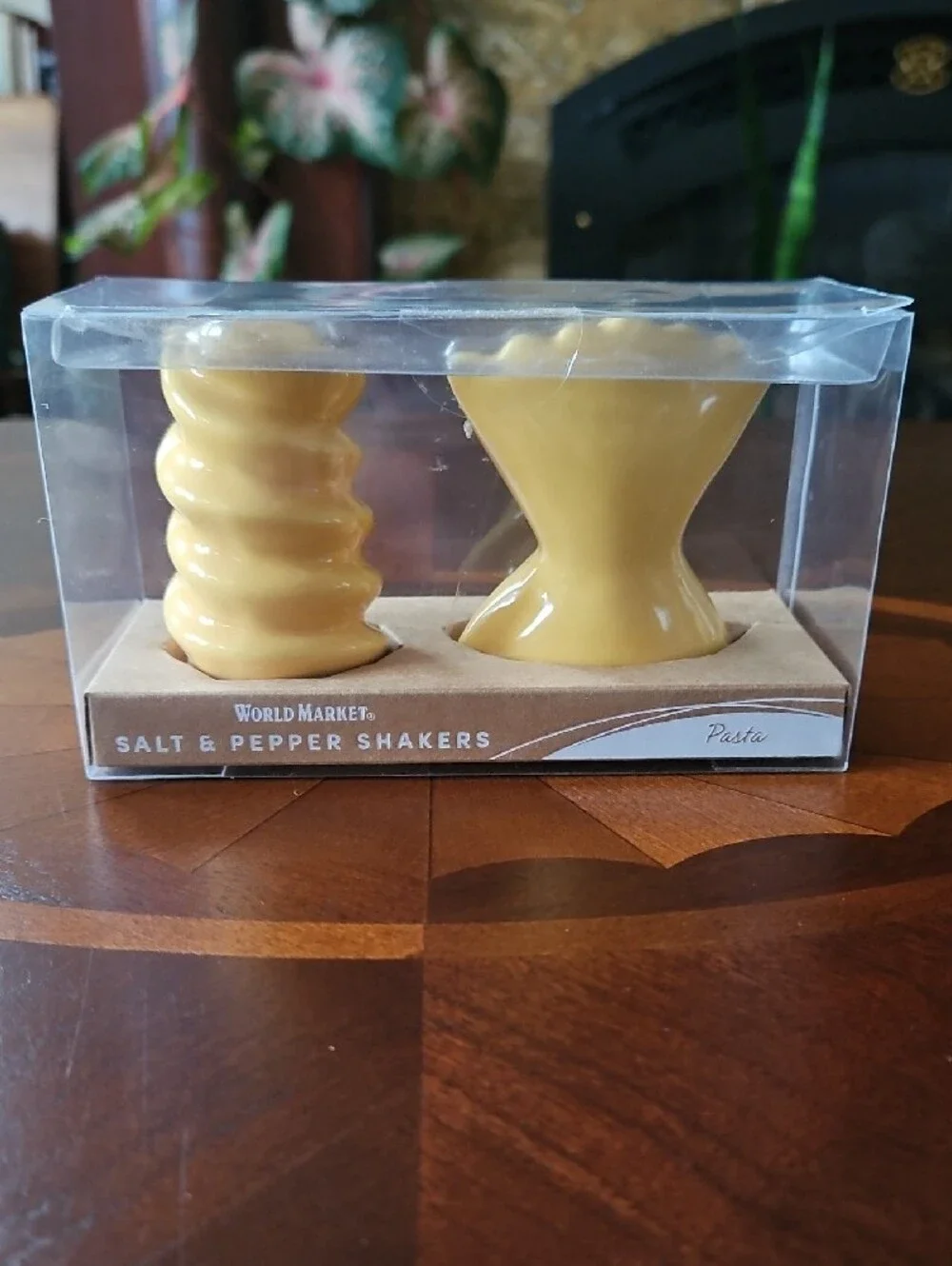 NIB World Market Ceramic Pasta Salt & Pepper Shakers Set - Farfalle & Fusilli